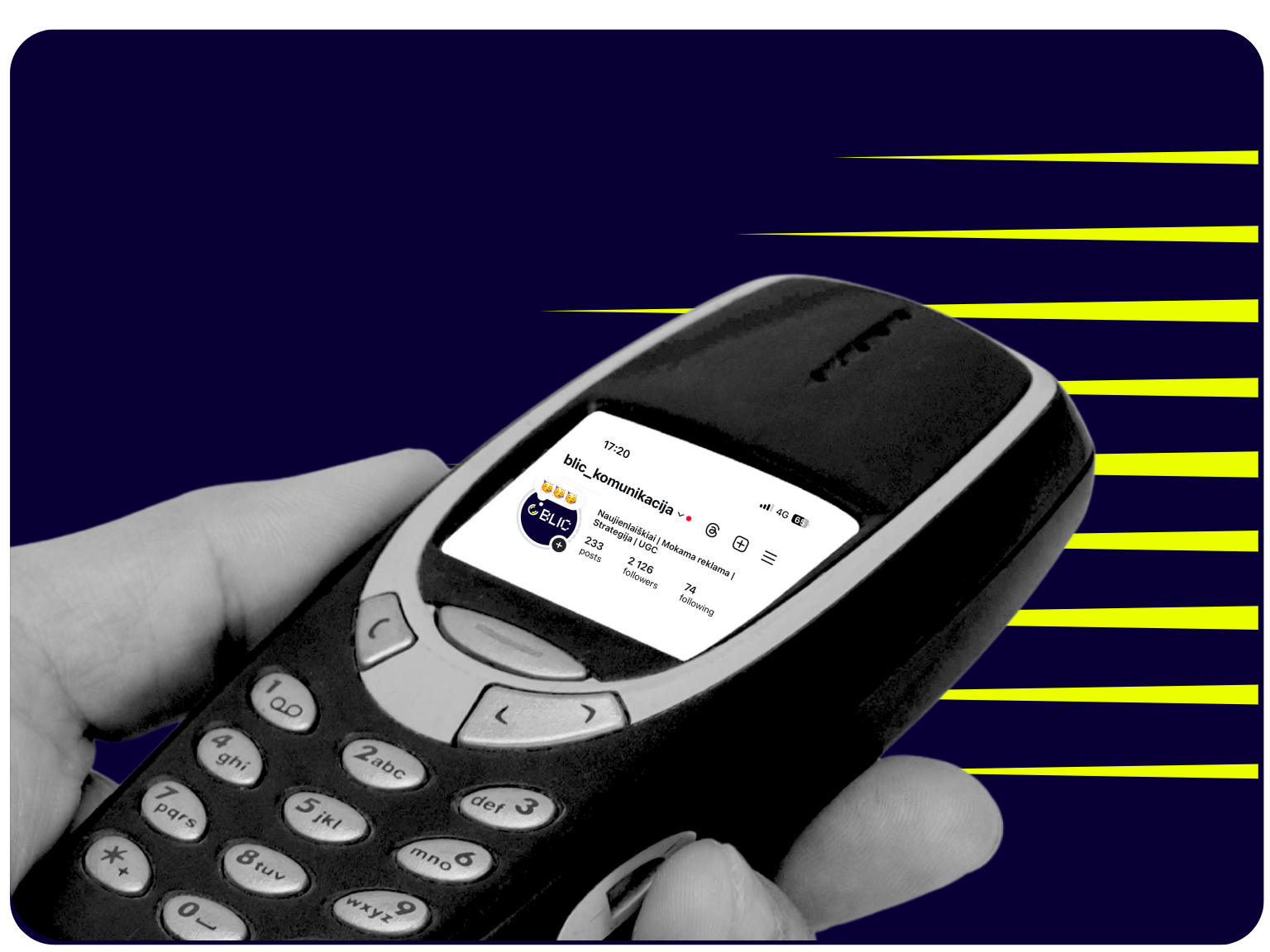 Telefonas, kuriame ekrane matosi Instagram'o profilis